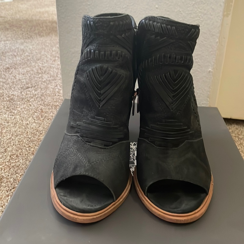 Vince Camuto, Katrinta bootie, 6.5